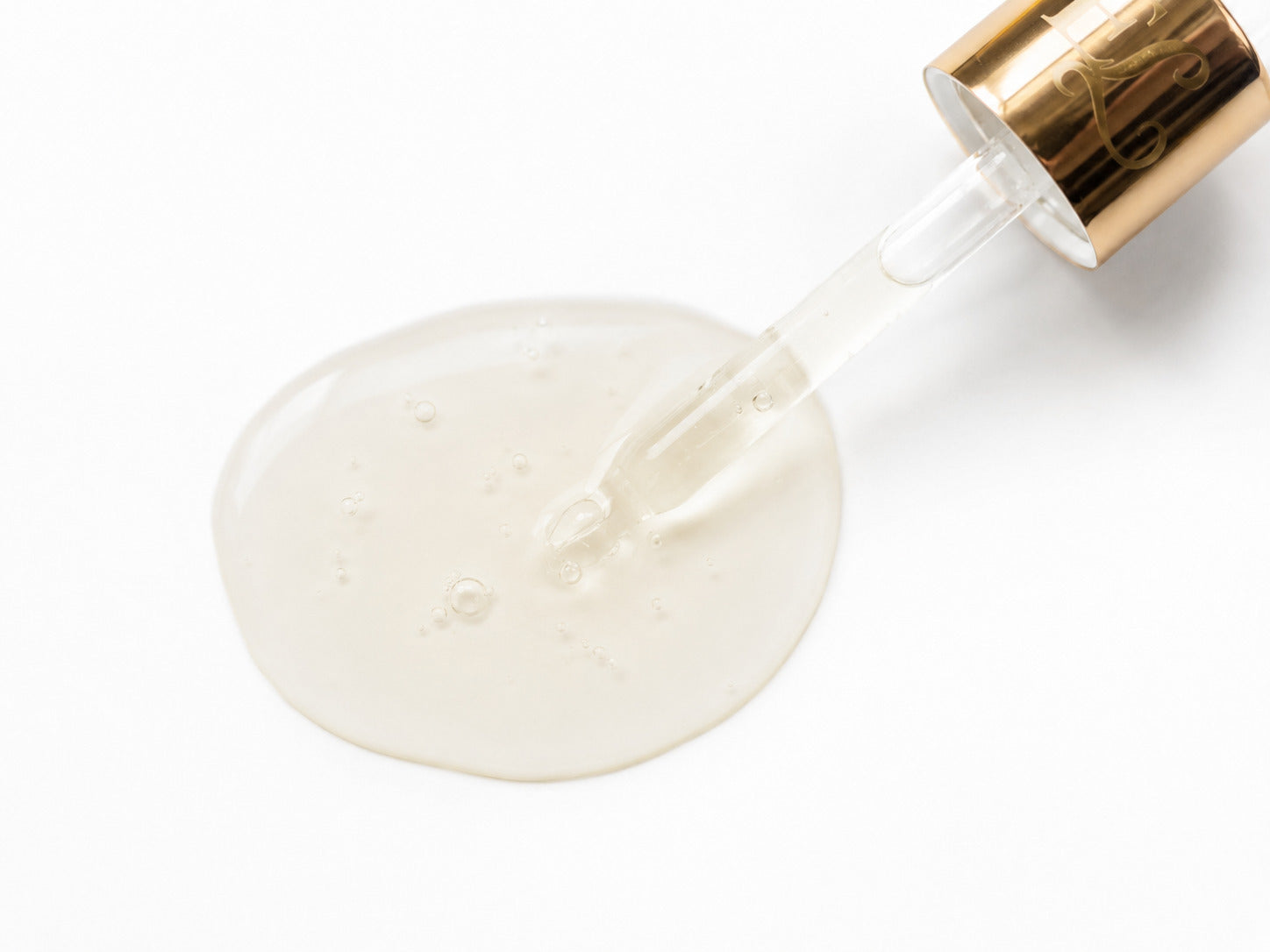 Routine serale ÉLIANE con siero retinolo e niacinamide